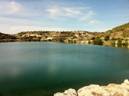 El embalse de Tórtoles de Esgueva en primavera de 2014