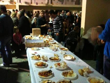 Fiestas de San Martín en Torresandino, cena de la matanza del cerdo en el SENPA de Torresandino