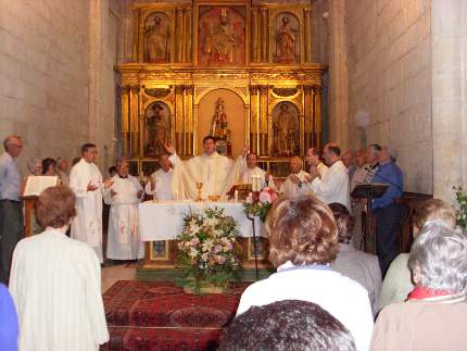 Misa en la iglesia de San Pedro de Santo Domingo de Silos