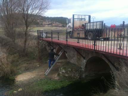 Villatuelda arregla el puente romano sobre el río Esgueva